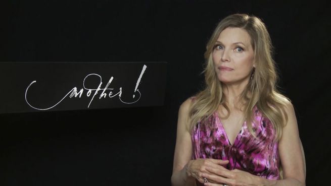 go to Zu viel Trubel? Michelle Pfeiffer über Panikattacken