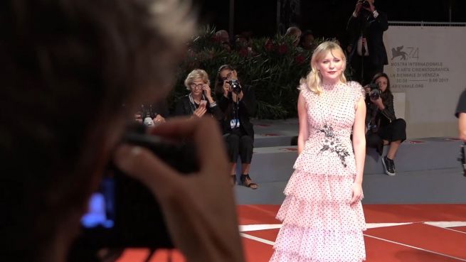 go to Venedig: Kirsten Dunst kommt im Traumkleid