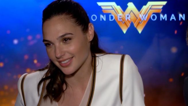 go to Wonder Woman: Gal Gadot findet ihre Brüste perfekt