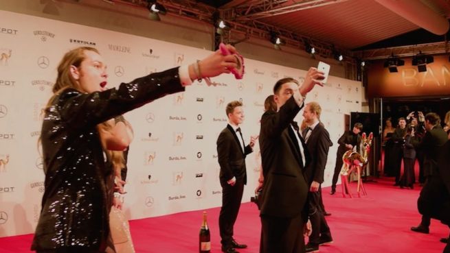 go to Bambi-Verleihung in Berlin: Stars im ‚Mannequin-Fieber‘