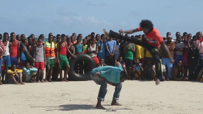 go to Nach Anschlägen: Stuntman bringt Somalis Hoffnung